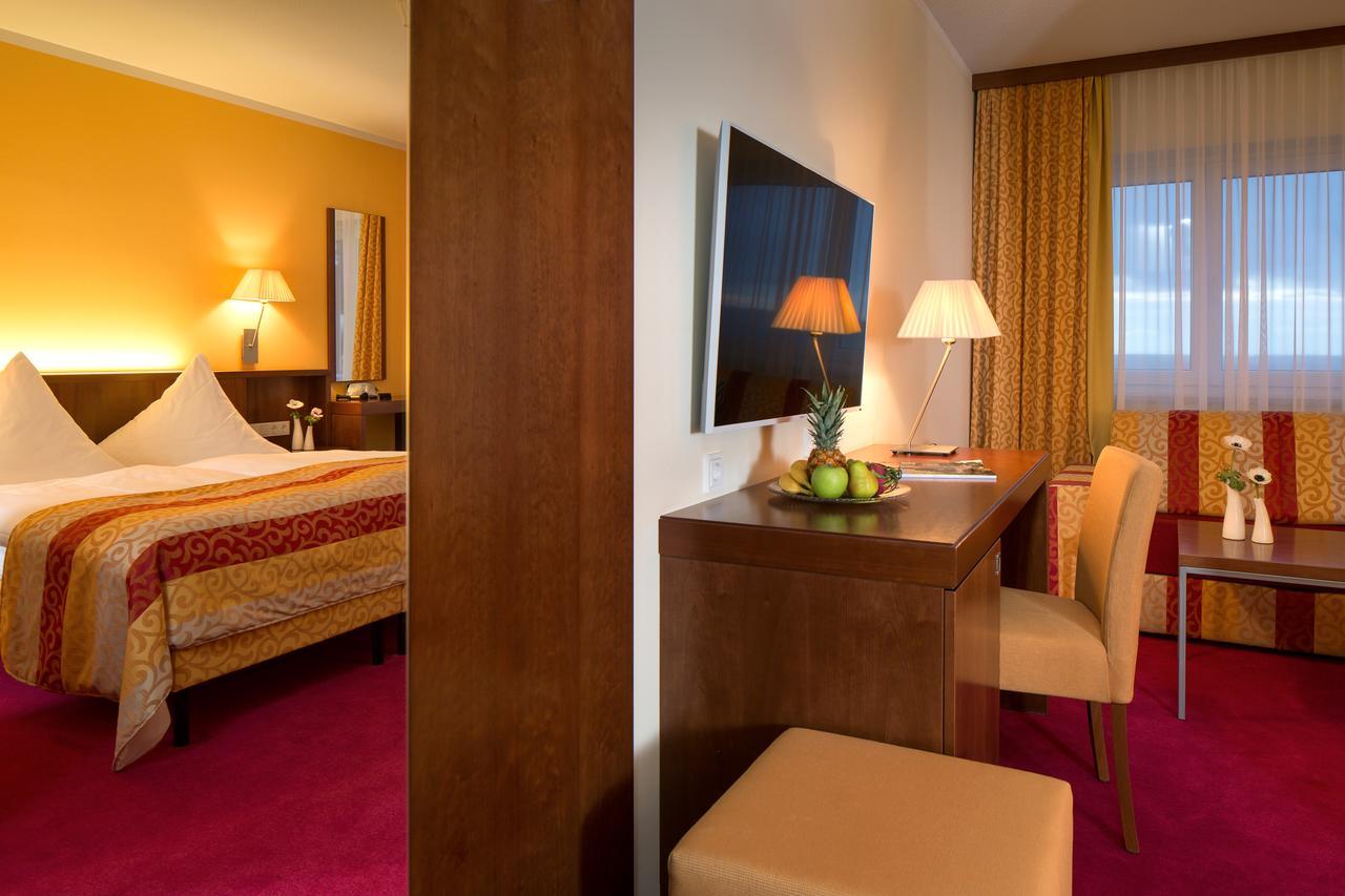 Hotel-Restaurant Distlerhof Leinburg Экстерьер фото
