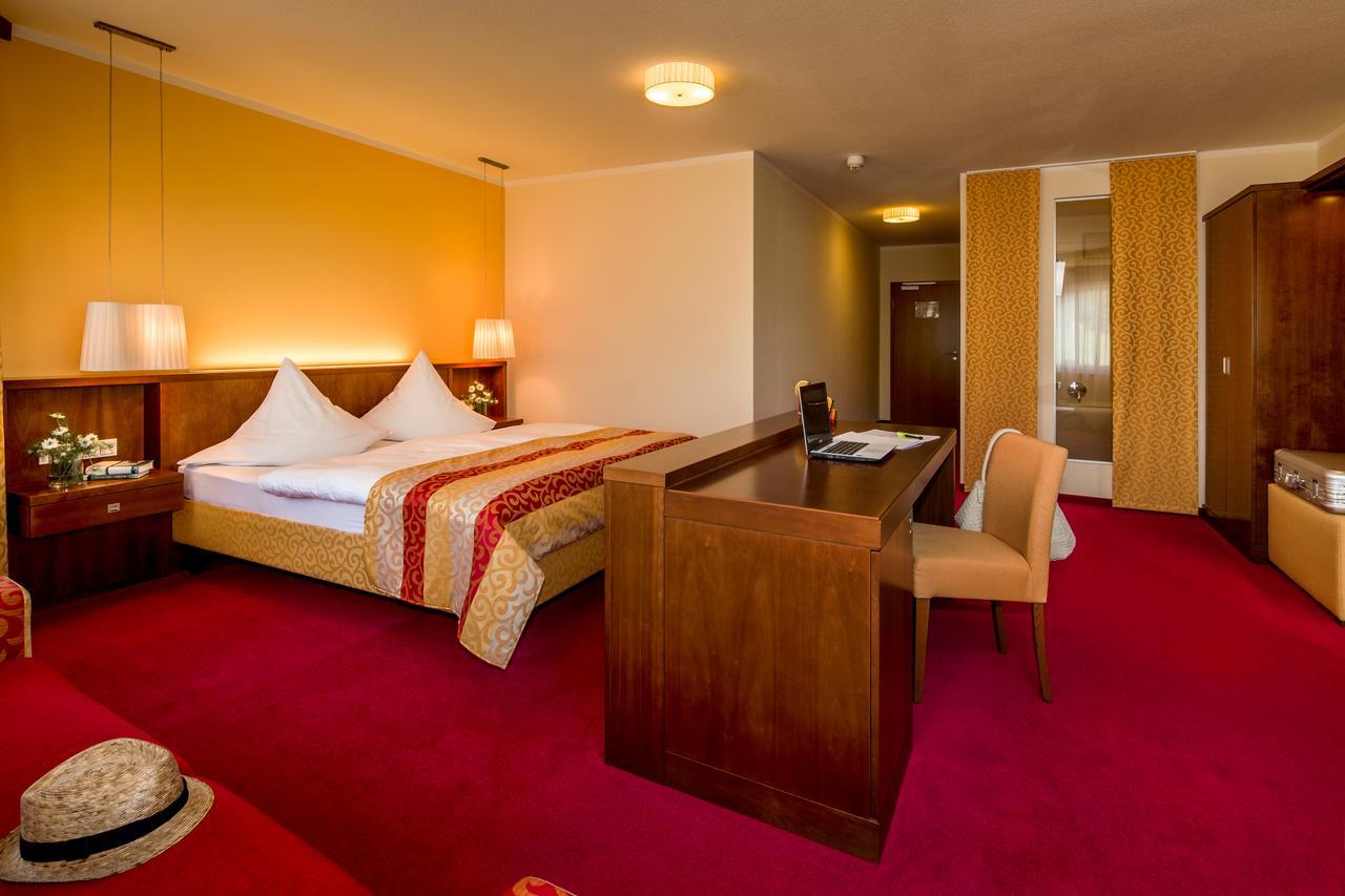 Hotel-Restaurant Distlerhof Leinburg Экстерьер фото